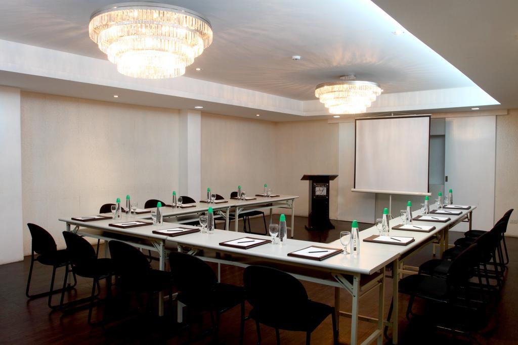 The Sulo Riviera Hotel Кесон Сити Екстериор снимка