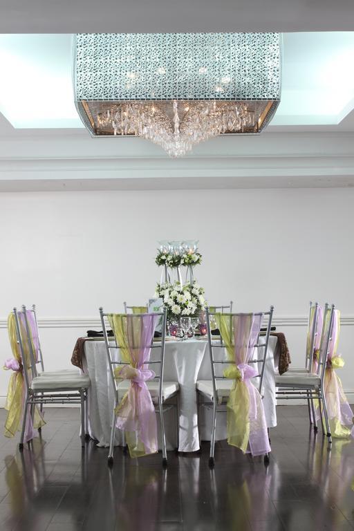 The Sulo Riviera Hotel Кесон Сити Екстериор снимка
