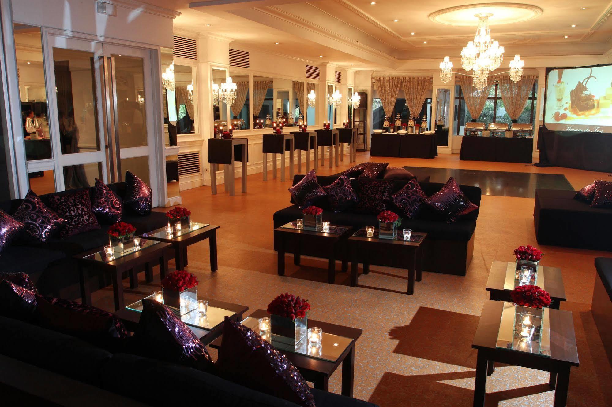 The Sulo Riviera Hotel Кесон Сити Екстериор снимка