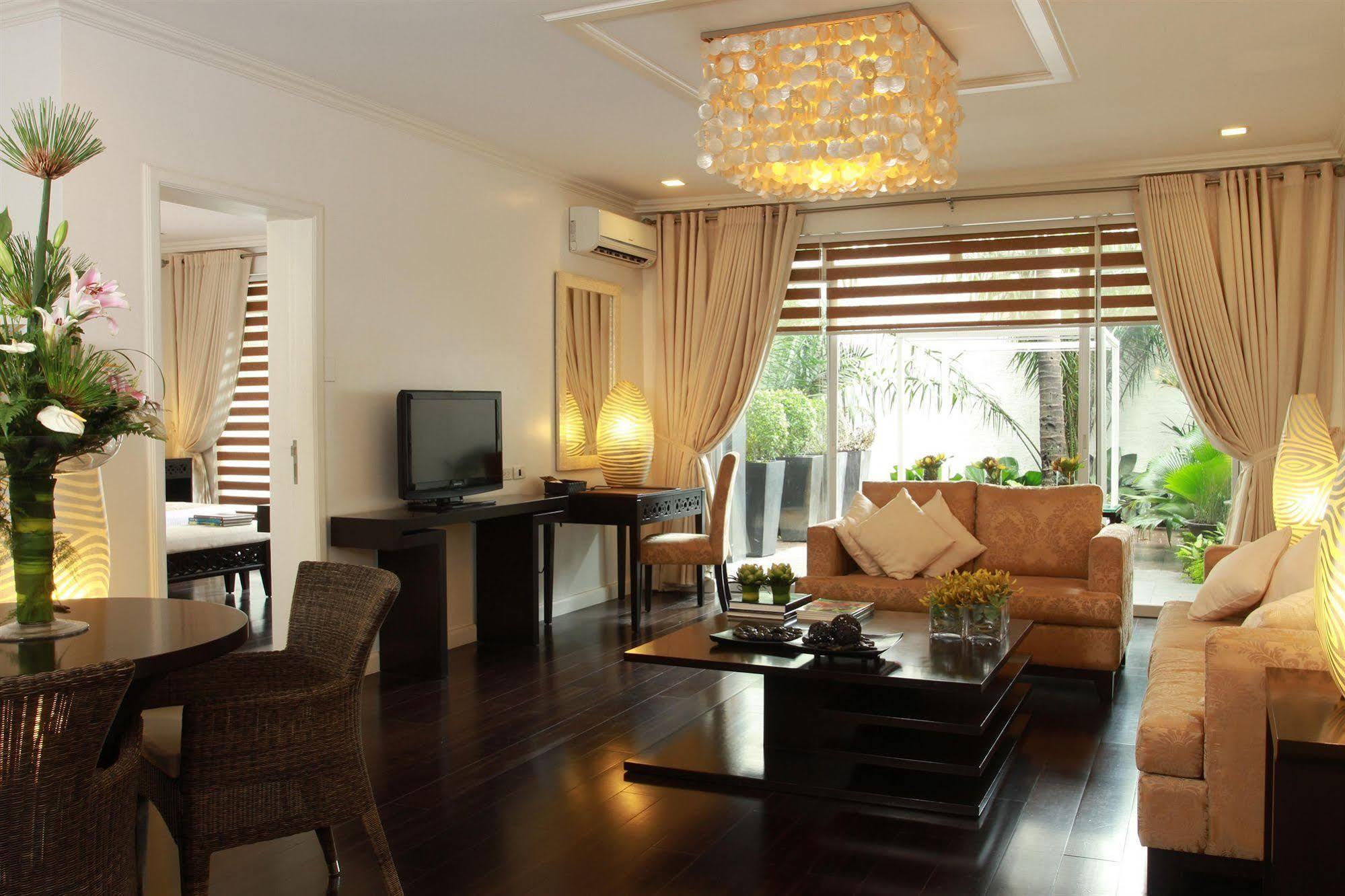 The Sulo Riviera Hotel Кесон Сити Екстериор снимка