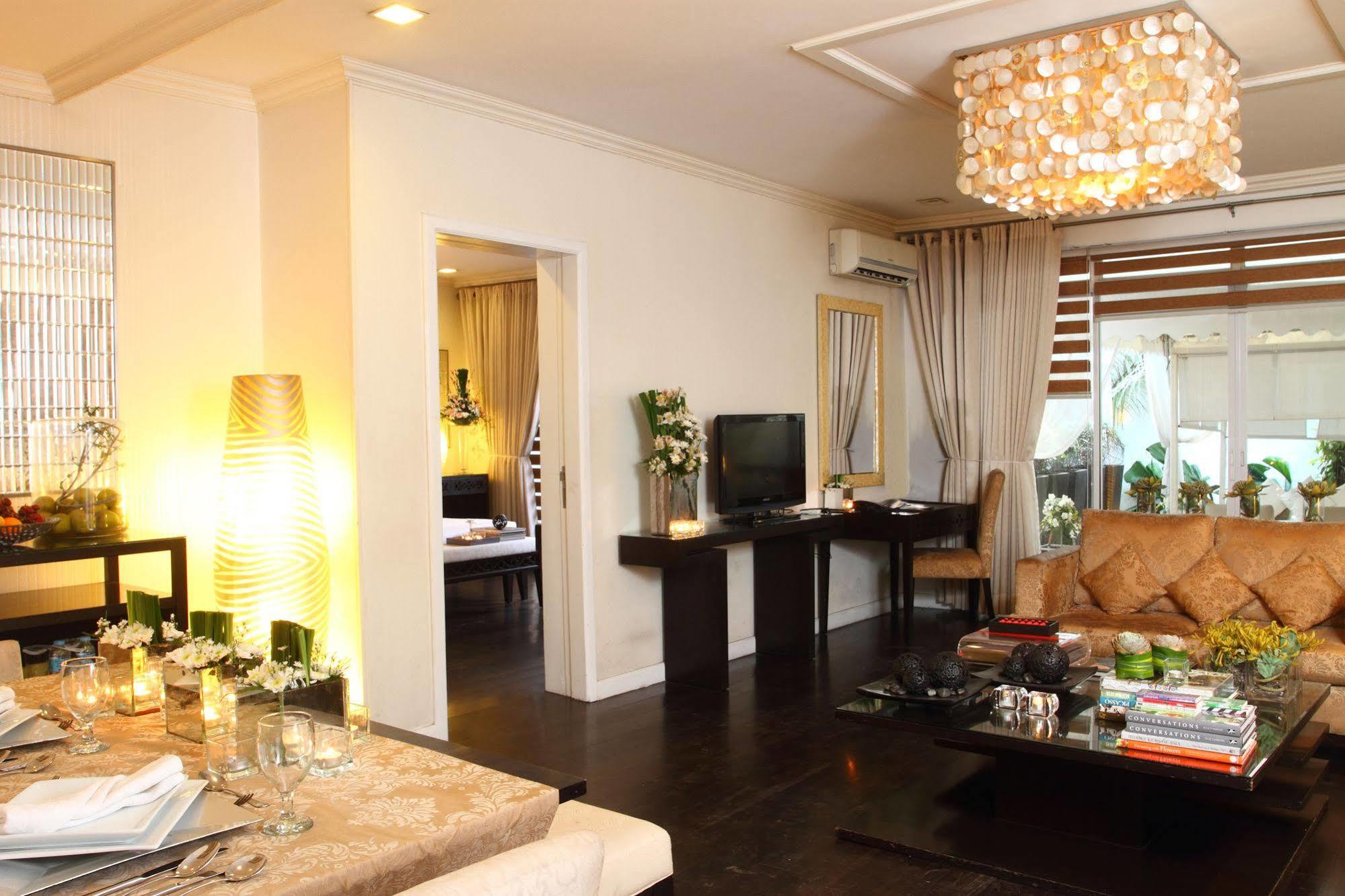 The Sulo Riviera Hotel Кесон Сити Екстериор снимка