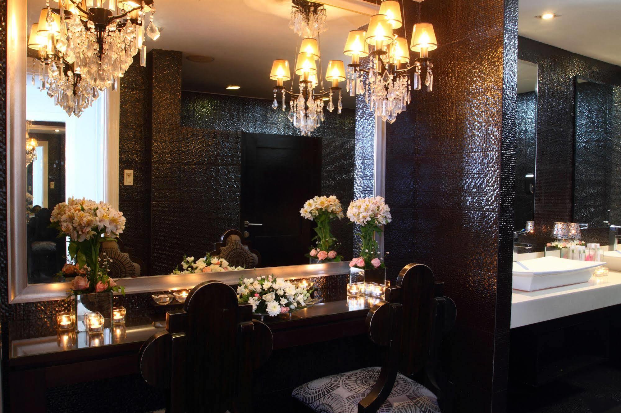 The Sulo Riviera Hotel Кесон Сити Екстериор снимка