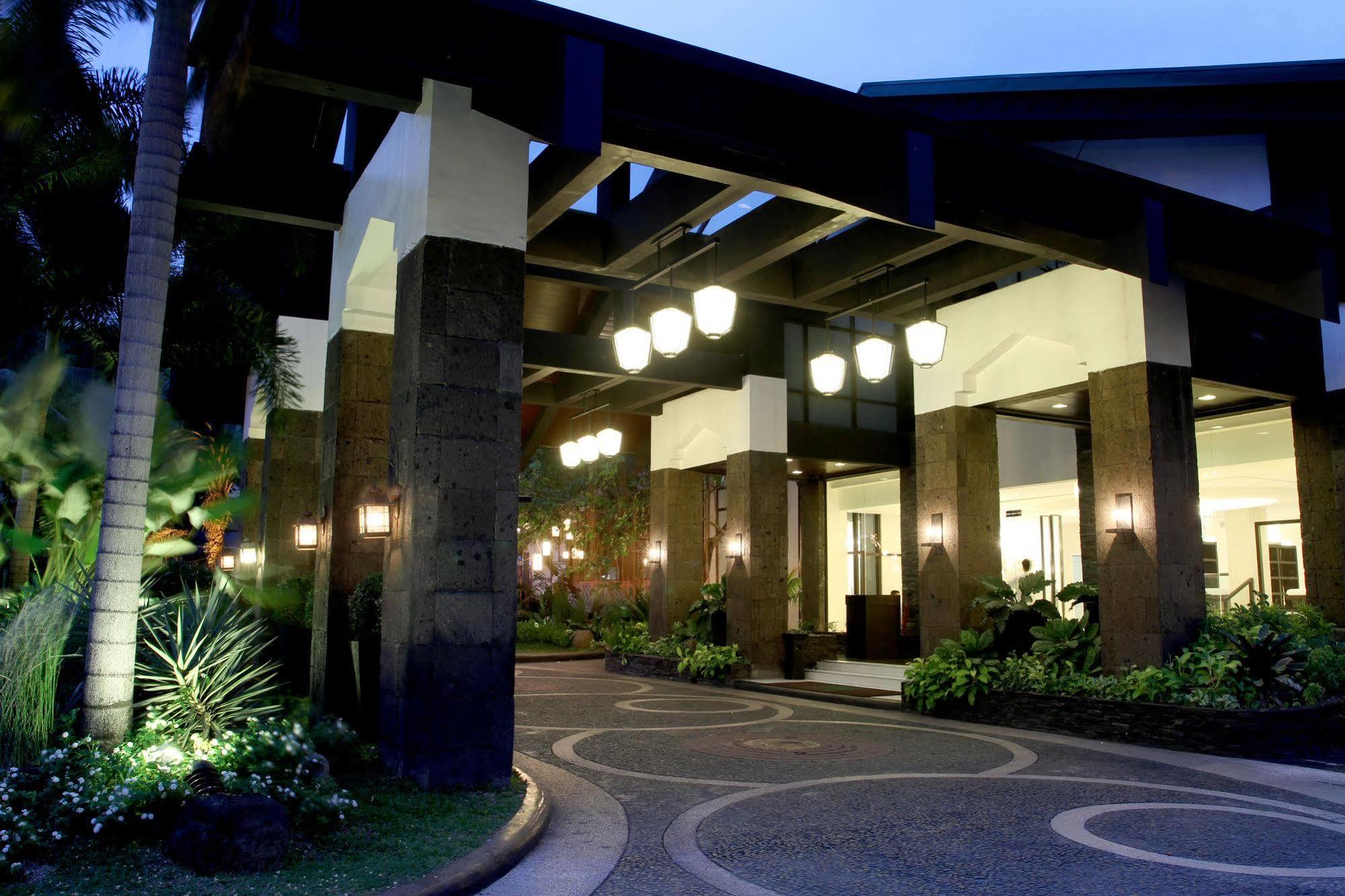The Sulo Riviera Hotel Кесон Сити Екстериор снимка