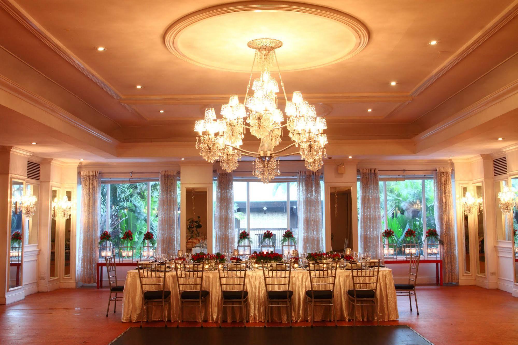 The Sulo Riviera Hotel Кесон Сити Екстериор снимка