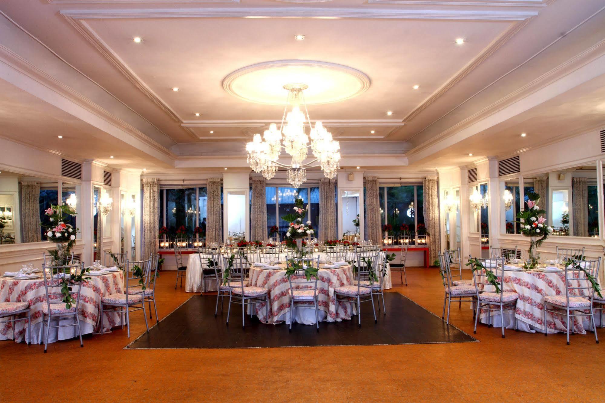 The Sulo Riviera Hotel Кесон Сити Екстериор снимка